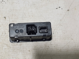 RENAULT Kadjar (2015–2026) USB port 280237550R - 2