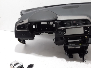 RENAULT Kadjar (2015–2026) Armaturenbrett 681004365R - 4