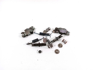  Rankinio stabdžio kaladėlių mechanizmas 