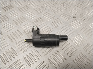 Volkswagen Golf VII (2012–2026) Front windshield washer pump 1K6955651 - 2