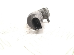 Volkswagen Golf VII (2012–2026) Front windshield washer pump 1K6955651 - 4