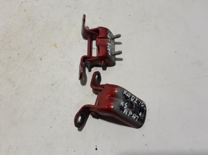 Charnière supérieure de porte arrière - 824010973R
