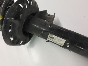 Volkswagen Passat B8 (2014–2023) Eesmine amort ja selle komponendid 3Q0413031AT - 2