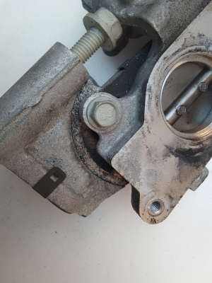 Alfa Romeo Giulia (2015–2026) EGR-klapp ja selle osad 50051400 - 4