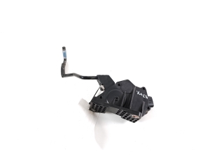  Accelerator pedal 