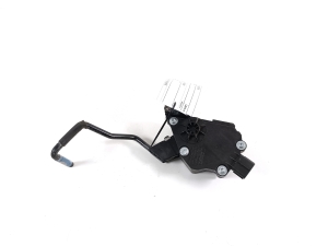  Accelerator pedal 