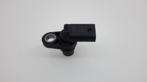 Mercedes Benz A-Class 176 (2012–2018) Camshaft position sensor A2709050400 - 3