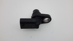 Mercedes Benz A-Class 176 (2012–2018) Camshaft position sensor A2709050400 - 3