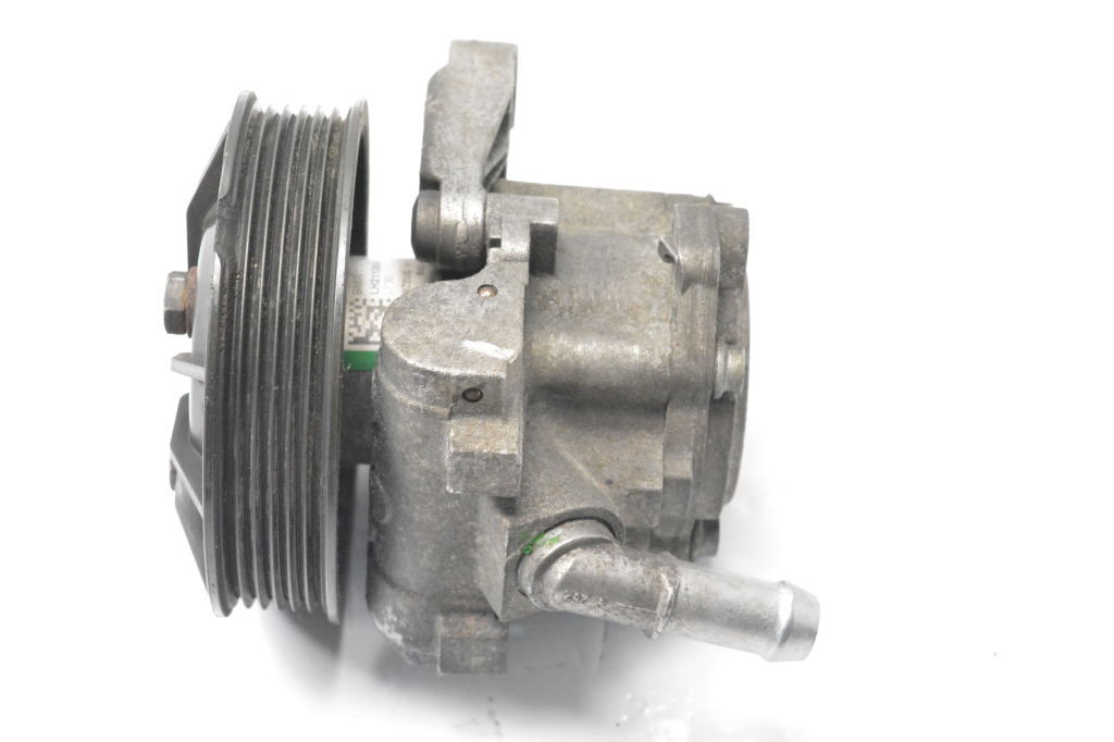 Used BMW 3 SERIES Power steering pump 7516619
