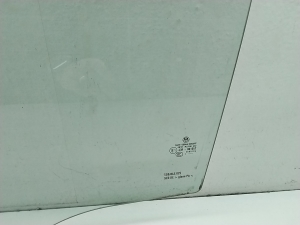 Volkswagen Golf VII (2012–2026) Rear side door glass 5G6845025 - 4