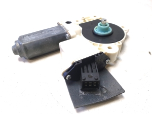 Rear side door window regulator motor - 991324102