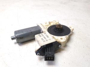 Front door window regulator motor - 9178987