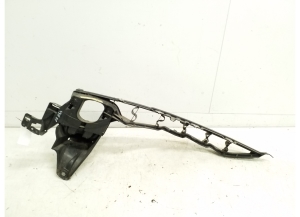  Bracket for front wing 