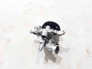 VOLVO XC60 (2017–2026) Veepump 32382367 - 2