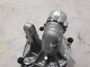 VOLVO XC60 (2017–2026) Veepump 32382367 - 3