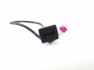   USB-Anschluss  - A1728200515 