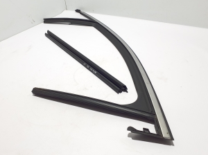  Front door sealing rubber 