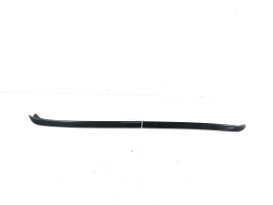   Windscreen strut outer 