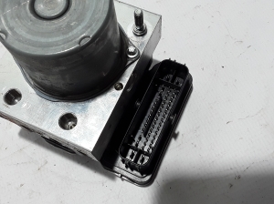 RENAULT Megane E-Tech CMF-EV (2022–2026) ABS unit 476605687R - 3