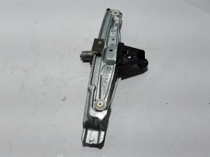 Rear side door window regulator - 827201979R