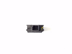 Jeep Grand Cherokee WK2 (2010–2026) USB port 68145567AA - 2