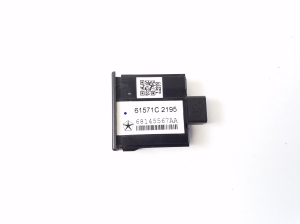 Jeep Grand Cherokee WK2 (2010–2026) USB port 68145567AA - 3