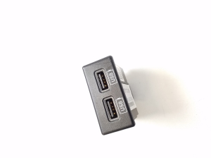 Jeep Grand Cherokee WK2 (2010–2026) USB port 68145567AA - 4