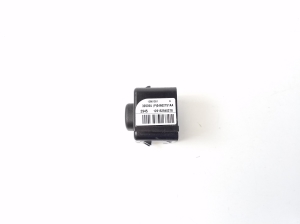 Jeep Grand Cherokee WK2 (2010–2026) Trunk opening switch 4602751AA - 3