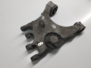 Alfa Romeo Giulia (2015–2026) Tagumine õõtshoob 00505491230 - 3