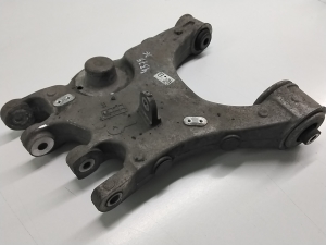 Alfa Romeo Giulia (2015–2026) Tagumine õõtshoob 00505491200 - 3