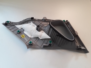 Interior trim of the rear strut - R001