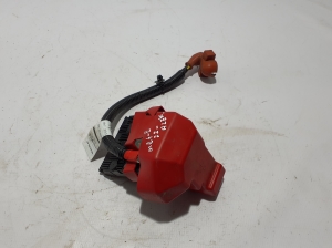   Kabel jest na plus 