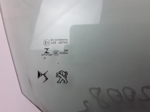 Peugeot 2008 (2013–2026) Priekšējo durvju stikls 43R007951 - 2