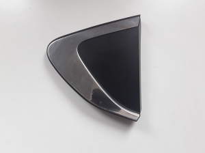 Subaru Legacy (2014–2026) Tagumise piilari välimine ilupaneel 65240AN000 - 4