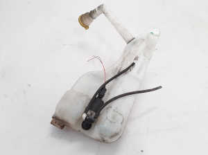  Windscreen washer tank front 