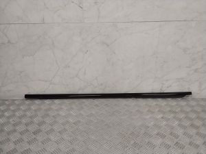 Rear side door outer window molding - A2127350265