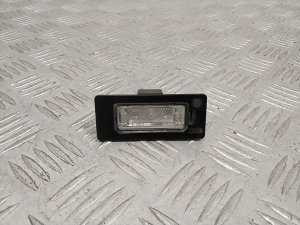 Numura zīmes apgaismojuma lampiņas - 8T0943021