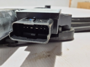 Citroen C4 C41 (2020–2026) Priekšējo durvju logu pacēlājs 9832821680 - 3