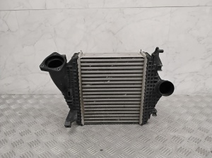 Vahejahuti radiaator - 4M0145803BT