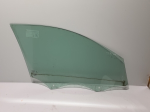 Citroen C4 C41 (2020–2026) Esiukse klaas 9832846480 - 3