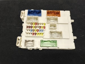   Boîtier de fusibles habitacle  - F1DT14A073BF 