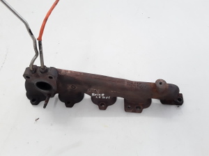  Exhaust manifold 