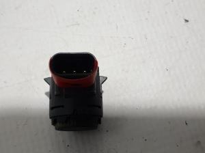 VOLVO XC40 (2017–2026) Front parking sensor 32271797 - 3