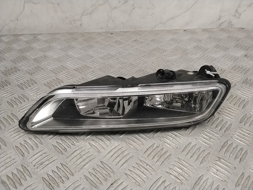 Volkswagen Passat B7 (2010–2014) Front-Nebelscheinwerfer 3AA941662G Volkswagen Passat B7 (2010–2014) Front-Nebelscheinwerfer 3AA941662G