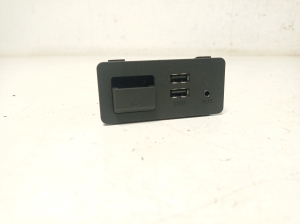 Mazda 6 (2012–2026) USB port D09H669U0 - 3