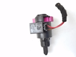Volkswagen Phaeton (2002–2017) Bremslichtschalter 4F0945459B - 3