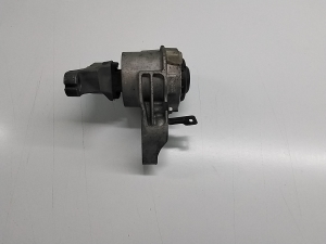 Engine bracket - DS736F012GG
