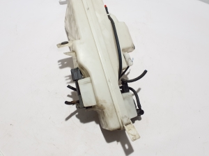 VOLVO XC90 (2015–2024) Front washer fluid reservoir 32237457 - 3