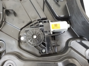 Jeep Grand Cherokee WK2 (2010–2026) Priekšējo durvju logu pacēlājs 68231063AE - 5