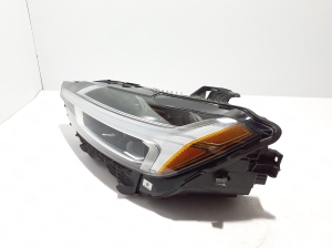 VOLVO XC60 (2017–2026) Headlight 31689277 - 3
